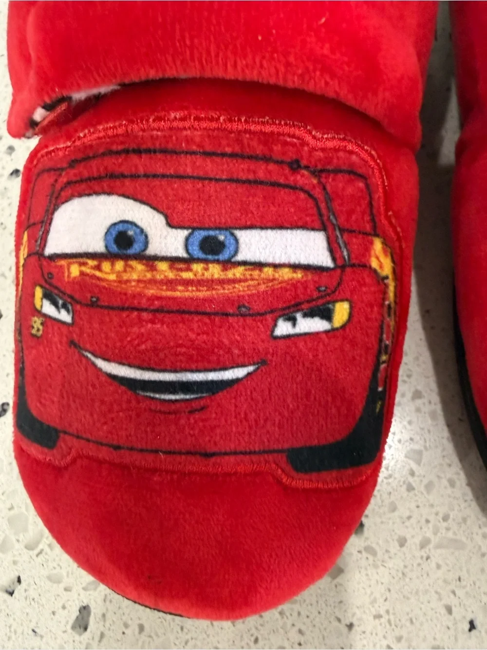 New boys Disney Sz 12 Red Lightning McQueen Plush Kids Slippers